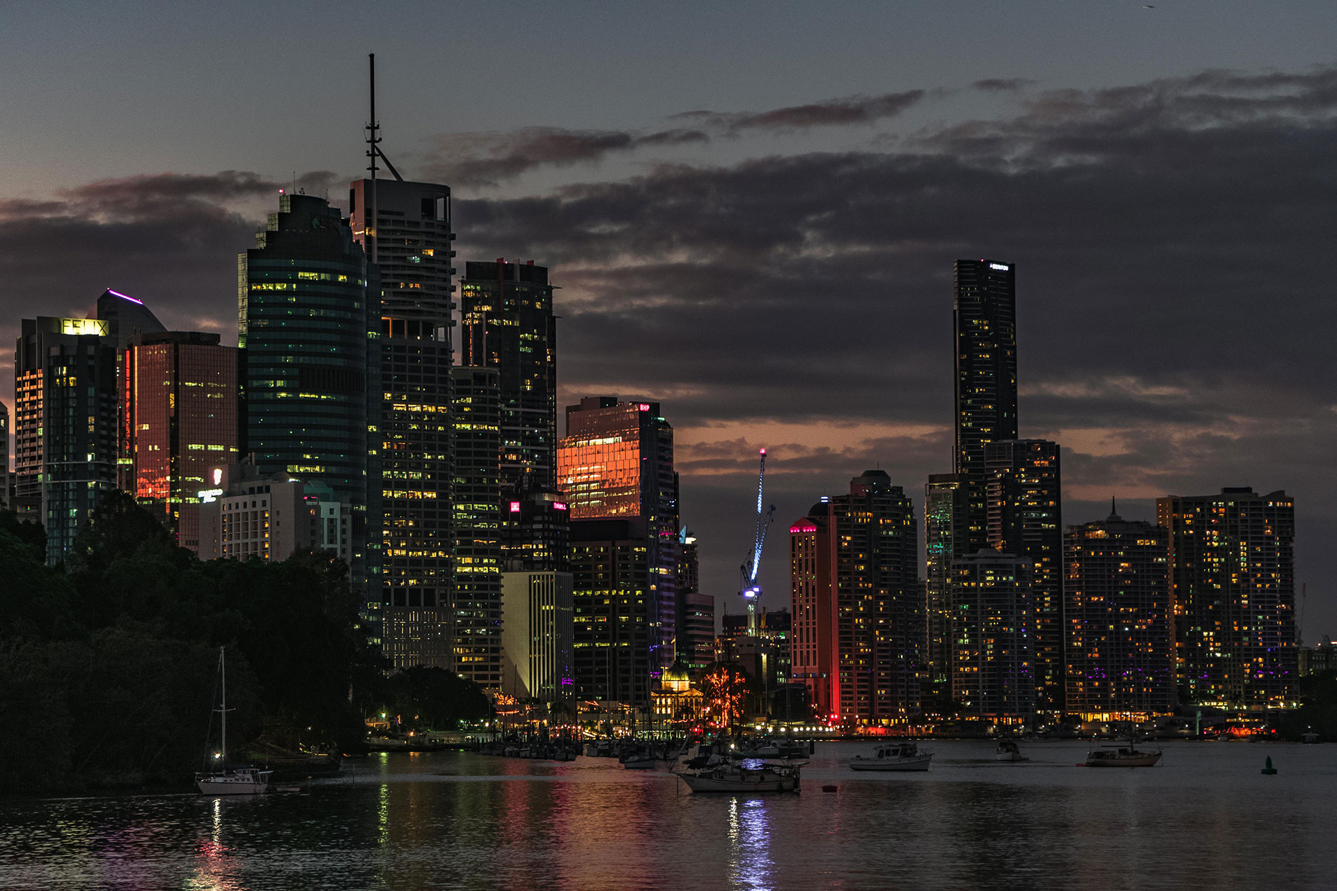 Night time view Brisbane City, by Kevin Kobal